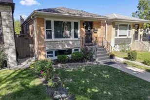 3904 W Eddy St, Chicago, IL 60618 - Photo 1