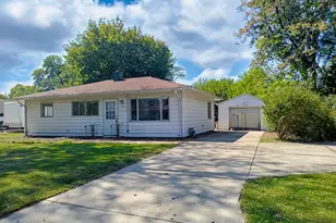 1401 Seminole Dr, Ottawa, IL 61350 - Photo 1