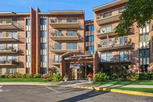 701 Lake Hinsdale Dr, Willowbrook, IL 60527 - Photo 1