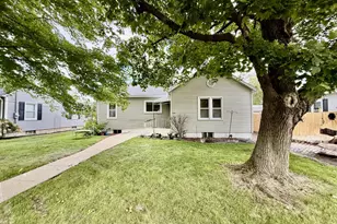 1909 11th St, Peru, IL 61354 - Photo 1