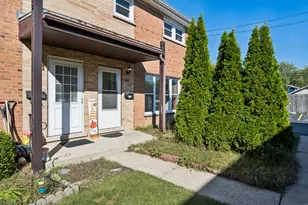 221 Linn Ct, North Aurora, IL 60542 - Photo 1