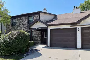 813 Stradford Cir, Buffalo Grove, IL 60089 - Photo 1
