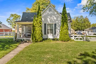 406 S Gray Street, Sidell, IL 61876 - Photo 1