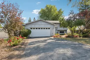 1025 Edgewater Ct, Round Lake Beach, IL 60073 - Photo 1