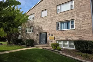 712 W Highland Ave, Elgin, IL 60123 - Photo 1