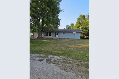 305 W Poplar Street, Heyworth, IL 61745 - Photo 1