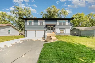 1415 N Oakmont Rd, Hoffman Estates, IL 60169 - Photo 1