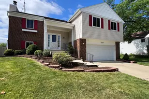 227 Augusta Dr, Vernon Hills, IL 60061 - Photo 1