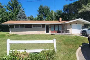 1102 Oak Ct, Mendota, IL 61342 - Photo 1