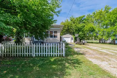 906 S Race Street, Atlanta, IL 61723 - Photo 1