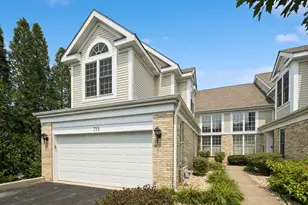 719 Citadel Dr, Westmont, IL 60559 - Photo 1