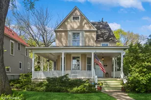 1022 Elmwood Ave, Evanston, IL 60202 - Photo 1