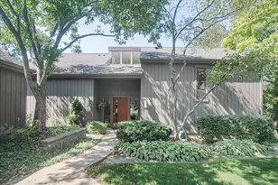 716B Old Barn Rd, Lake Barrington, IL 60010 - Photo 1