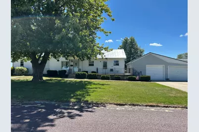 627 E 9th Street, Gibson City, IL 60936 - Photo 1