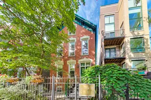 882 N Hermitage Ave, Chicago, IL 60622 - Photo 1