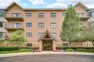 20 Trafalgar Square, Lincolnshire, IL 60069 - Photo 1