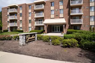 2411 N Kennicott Dr, Arlington Heights, IL 60004 - Photo 1