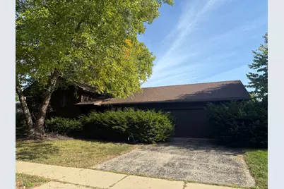 527 N Lyle Avenue, Elgin, IL 60123 - Photo 1