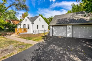 319 Grandview Dr, Round Lake Park, IL 60073 - Photo 1