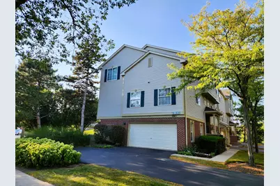 180 Monarch Drive, Streamwood, IL 60107 - Photo 1