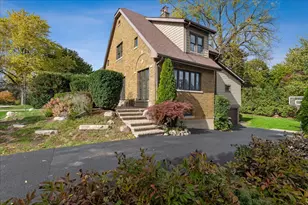 420 W Cook Ave, Libertyville, IL 60048 - Photo 1