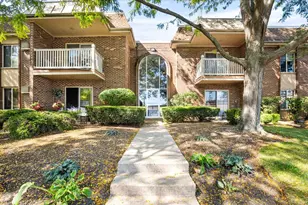 910 W Alleghany Dr, Arlington Heights, IL 60004 - Photo 1