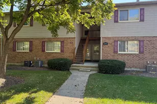 295 Woodridge Cir, South Elgin, IL 60177 - Photo 1