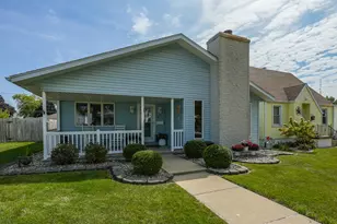 166 S Clinton Ave, Bradley, IL 60915 - Photo 1