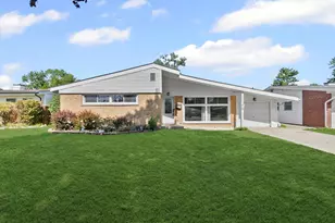 7240 Palma Ln, Morton Grove, IL 60053 - Photo 1