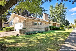 558 1st St, Antioch, IL 60002 - Photo 1