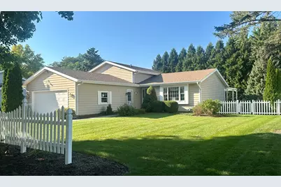 5010 W Ashland Drive, McHenry, IL 60050 - Photo 1