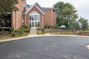 11 Hunt Club Dr, Saint Charles, IL 60174 - Photo 1