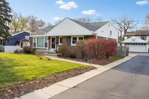 305 Maple St, Glen Ellyn, IL 60137 - Photo 1