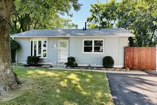 360 Catherine St, Aurora, IL 60505 - Photo 1