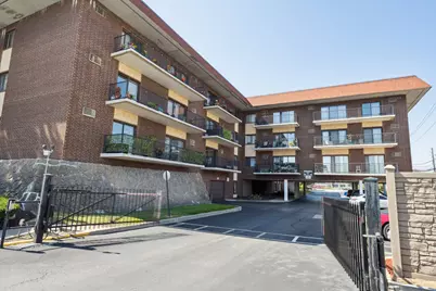 9520 S Mayfield Avenue #N105, Oak Lawn, IL 60453 - Photo 1