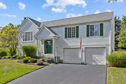 6 Fieldcrest Court, Algonquin, IL 60102 - Photo 1
