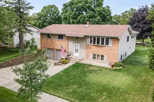 1018 E Kitson Dr, Palatine, IL 60074 - Photo 1