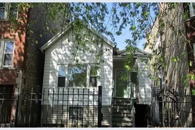 2928 N Sacramento Avenue, Chicago, IL 60618 - Photo 1