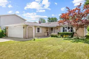 1721 W Catalpa Ln, Mount Prospect, IL 60056 - Photo 1