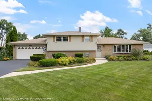 533 Seward St, Roselle, IL 60172 - Photo 1