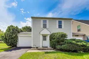 29W420 Tanglewood Ln, Warrenville, IL 60555 - Photo 1