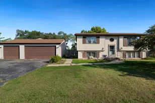 428 Pershing Ave, Machesney Park, IL 61115 - Photo 1