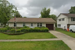 905 Miller Ave, Streamwood, IL 60107 - Photo 1