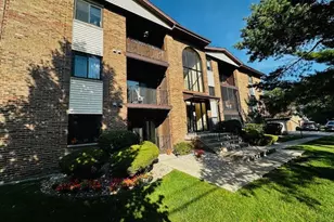 13422 W Circle Dr, Crestwood, IL 60418 - Photo 1