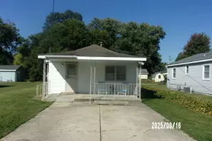 111 N Market St, Watseka, IL 60970 - Photo 1