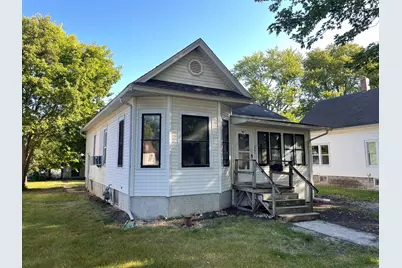 907 E Madison Street, Pontiac, IL 61764 - Photo 1