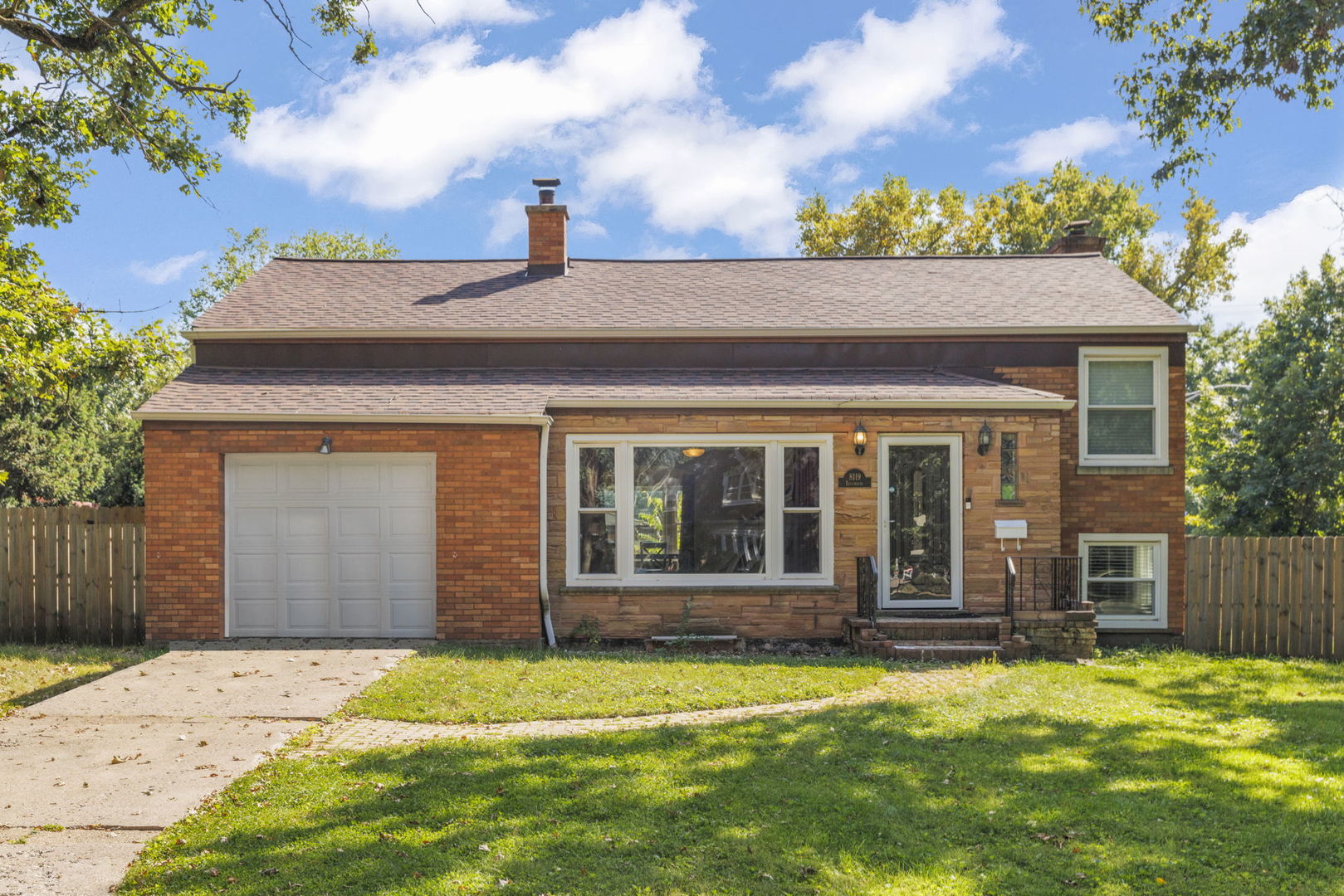 8119 Edgewater Rd, North Riverside, IL 60546 - MLS 12474780 - Coldwell ...