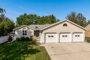 217 Aspen Dr, New Lenox, IL 60451 - Photo 1