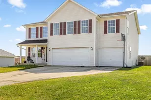 694 Rosemare Dr, Roscoe, IL 61073 - Photo 1