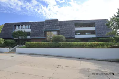 150 Red Top Drive #304, Libertyville, IL 60048 - Photo 1